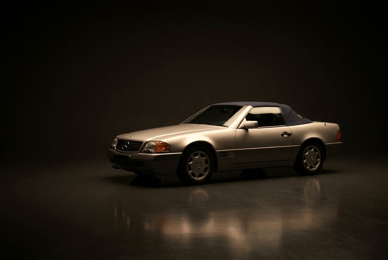 Mercedes SL mit neuem marineblauem Verdeck.
